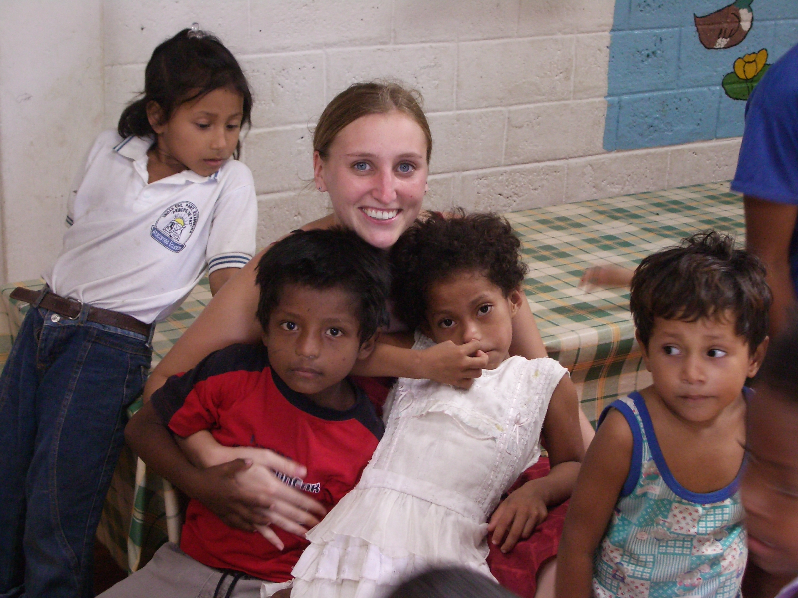 Mit Kindern des Kinderhorts Atacames, Ecuador, 2006